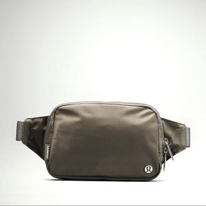 LARGE Lululemon Everywhere Belt Bag-Gray Sage